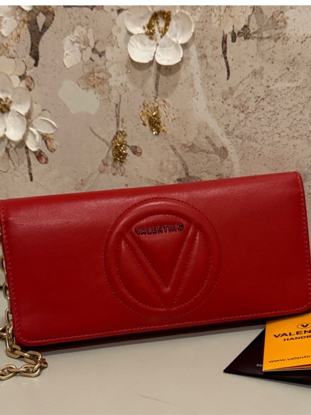 Valentino✨ Continental Ajah Dollaro Chain Wallet by Mario
Valentino